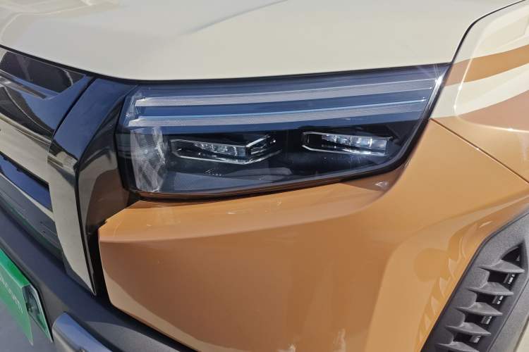 Used Formula Leopard Titanium 3 2025 501KM All-Wheel Drive Intelligent Driving Ultra Version Left Front Headlight