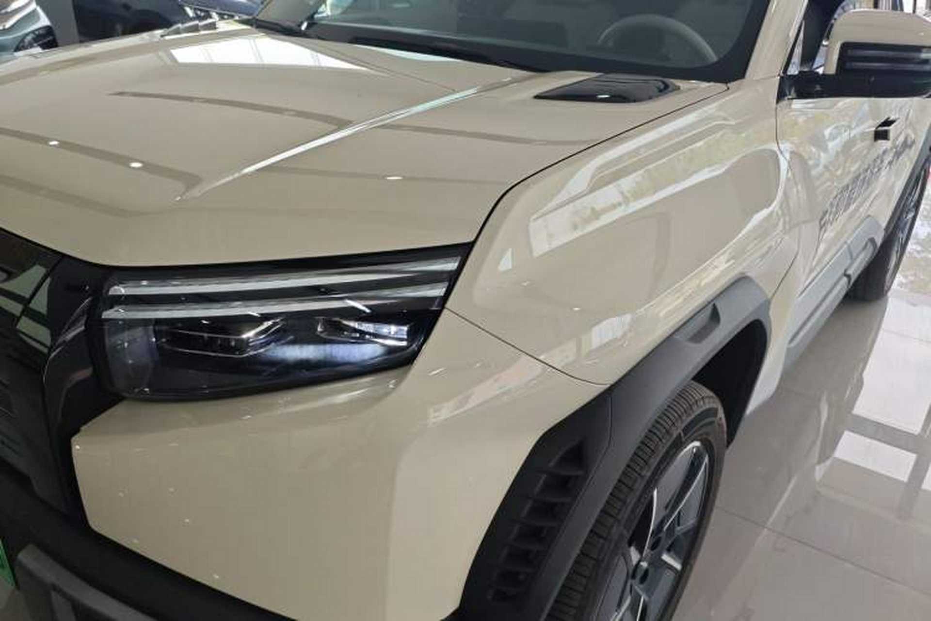 Used Formula Leopard Titanium 3 2025 501KM All-Wheel Drive Intelligent Driving Ultra Version Left Front Headlight