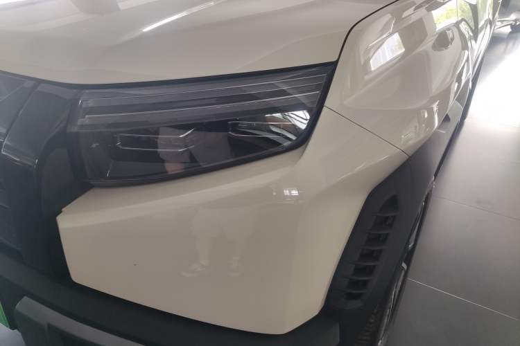 Used Formula Leopard Titanium 3 2025 501KM All-Wheel Drive Intelligent Driving Ultra Version Left Front Headlight