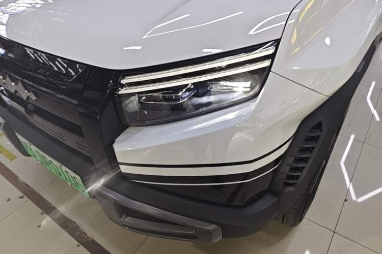 Used Formula Leopard Titanium 3 2025 501KM All-Wheel Drive Intelligent Driving Ultra Version Left Front Headlight