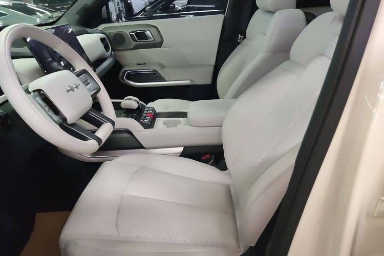Used Formula Leopard Titanium 3 2025 501 km Range Rear-Wheel Drive Intelligent Driving Max Edition Left Front Seat