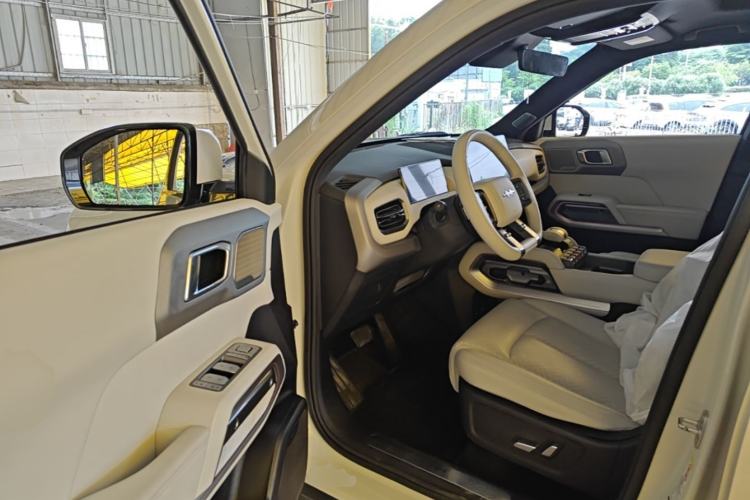 Used Formula Leopard Titanium 3 2025 501KM All-Wheel Drive Intelligent Driving Ultra Version Left Front Seat