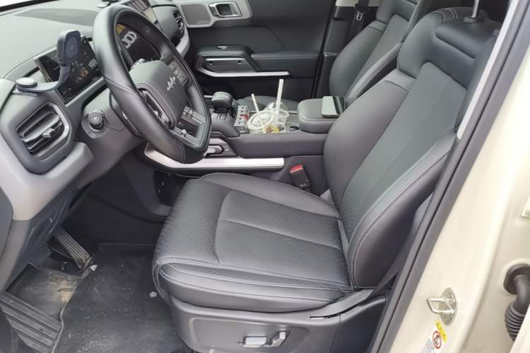 Used Formula Leopard Titanium 3 2025 501KM All-Wheel Drive Intelligent Driving Ultra Version Left Front Seat