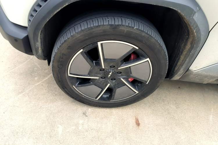 Used Formula Leopard Titanium 3 2025 501KM All-Wheel Drive Intelligent Driving Ultra Version Left Front Wheel Hub