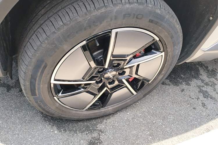 Used Formula Leopard Titanium 3 2025 501KM All-Wheel Drive Intelligent Driving Ultra Version Left Front Wheel Hub