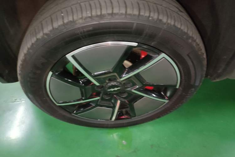 Used Formula Leopard Titanium 3 2025 501KM All-Wheel Drive Intelligent Driving Ultra Version Left Front Wheel Hub