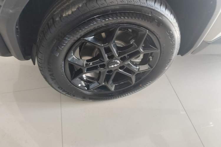 Used Formula Leopard Titanium 3 2025 501 km Range Rear-Wheel Drive Intelligent Driving Pro Version Left Front Wheel Hub