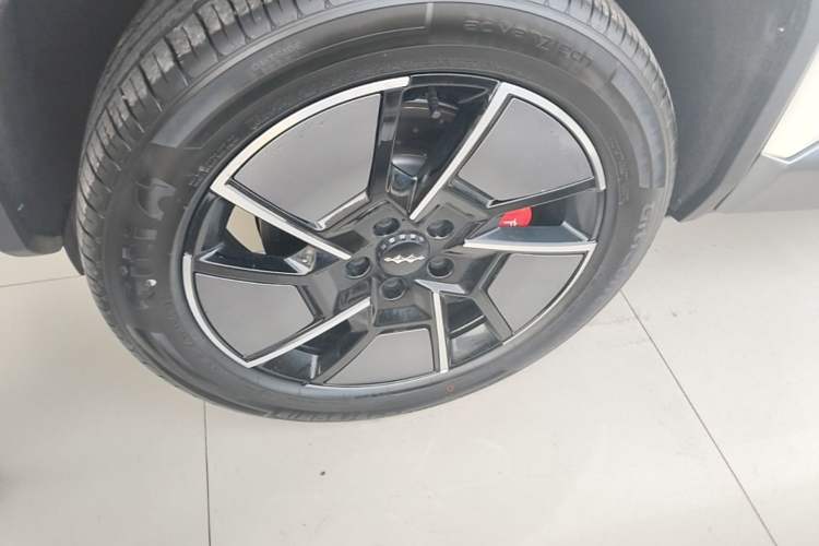 Used Formula Leopard Titanium 3 2025 501KM All-Wheel Drive Intelligent Driving Ultra Version Left Front Wheel Hub