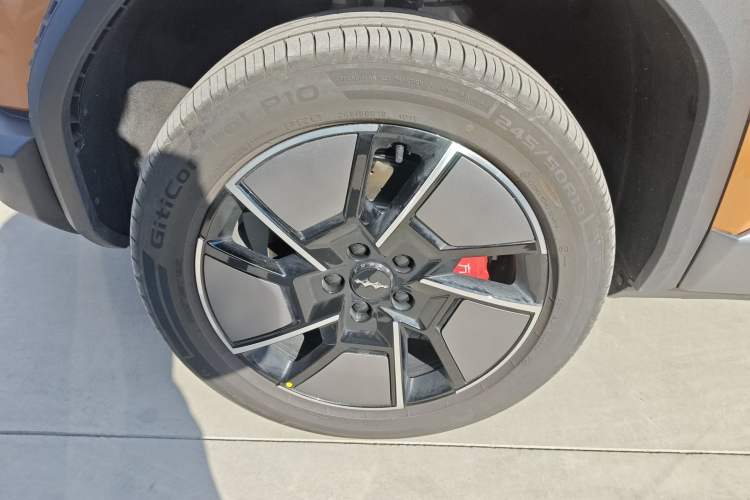 Used Formula Leopard Titanium 3 2025 501KM All-Wheel Drive Intelligent Driving Ultra Version Left Front Wheel Hub