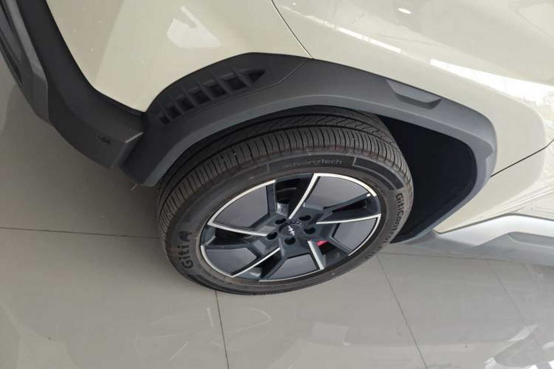 Used Formula Leopard Titanium 3 2025 501KM All-Wheel Drive Intelligent Driving Ultra Version Left Front Wheel Hub