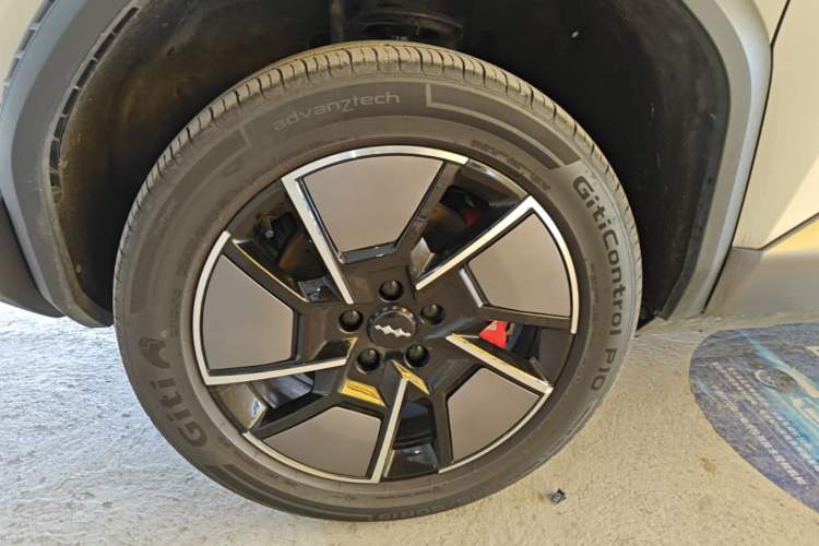 Used Formula Leopard Titanium 3 2025 501KM All-Wheel Drive Intelligent Driving Ultra Version Left Front Wheel Hub