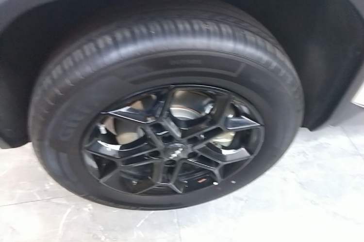 Used Formula Leopard Titanium 3 2025 501 km Range Rear-Wheel Drive Intelligent Driving Max Edition Left Front Wheel Hub
