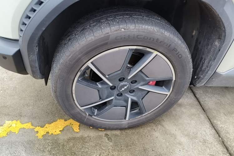 Used Formula Leopard Titanium 3 2025 501KM All-Wheel Drive Intelligent Driving Ultra Version Left Front Wheel Hub