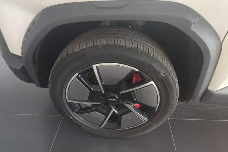 Used Formula Leopard Titanium 3 2025 501KM All-Wheel Drive Intelligent Driving Ultra Version Left Front Wheel Hub
