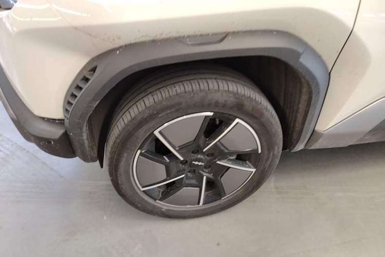 Used Formula Leopard Titanium 3 2025 501 km All-Wheel Drive Intelligent Driving Max Edition Left Front Wheel Hub