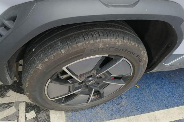 Used Formula Leopard Titanium 3 2025 501KM All-Wheel Drive Intelligent Driving Ultra Version Left Front Wheel Hub