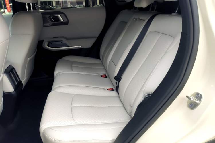 Used Formula Leopard Titanium 3 2025 501KM All-Wheel Drive Intelligent Driving Ultra Version Left Rear Seat