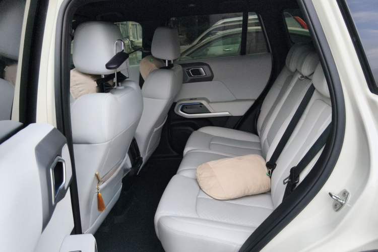 Used Formula Leopard Titanium 3 2025 501 km All-Wheel Drive Intelligent Driving Max Edition Left Rear Seat