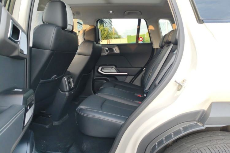 Used Formula Leopard Titanium 3 2025 501KM All-Wheel Drive Intelligent Driving Ultra Version Left Rear Seat