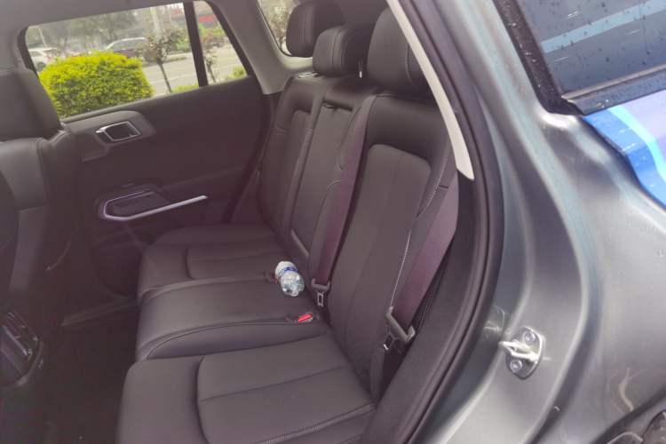 Used Formula Leopard Titanium 3 2025 501KM All-Wheel Drive Intelligent Driving Ultra Version Left Rear Seat