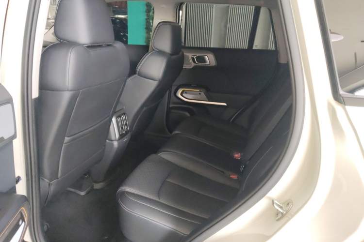 Used Formula Leopard Titanium 3 2025 501KM All-Wheel Drive Intelligent Driving Ultra Version Left Rear Seat