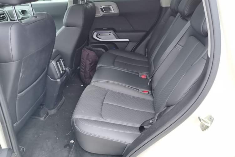 Used Formula Leopard Titanium 3 2025 501KM All-Wheel Drive Intelligent Driving Ultra Version Left Rear Seat