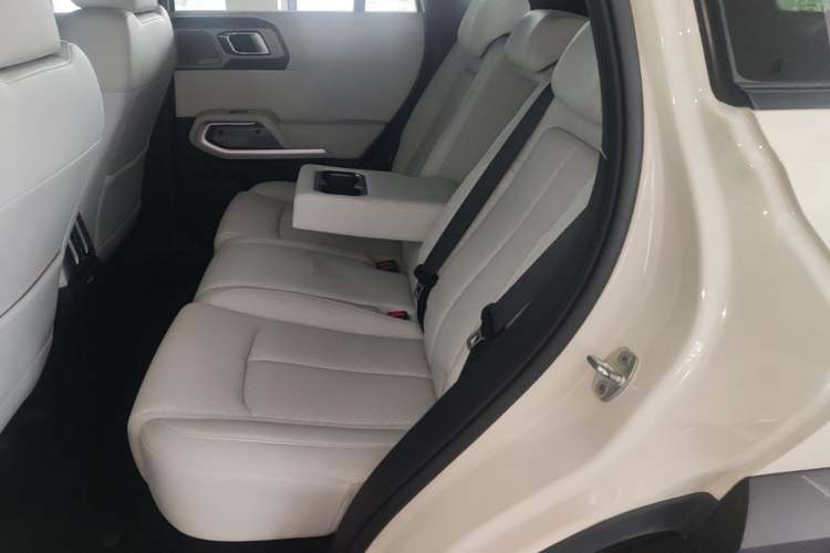 Used Formula Leopard Titanium 3 2025 501KM All-Wheel Drive Intelligent Driving Ultra Version Left Rear Seat