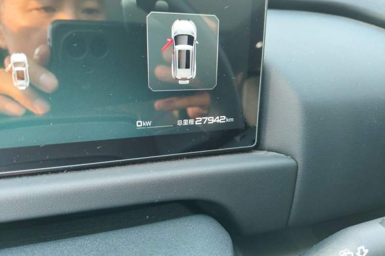 Used Formula Leopard Titanium 3 2025 501KM All-Wheel Drive Intelligent Driving Ultra Version Odometer Close Up