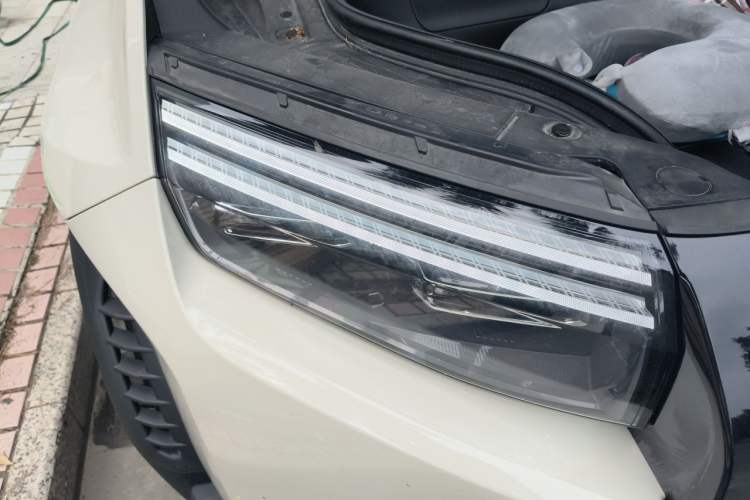Used Formula Leopard Titanium 3 2025 501KM All-Wheel Drive Intelligent Driving Ultra Version Right Front Headlight