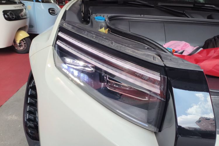 Used Formula Leopard Titanium 3 2025 501KM All-Wheel Drive Intelligent Driving Ultra Version Right Front Headlight