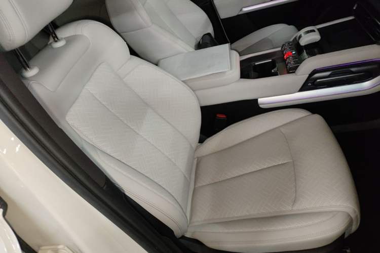 Used Formula Leopard Titanium 3 2025 501KM All-Wheel Drive Intelligent Driving Ultra Version Right Front Seat