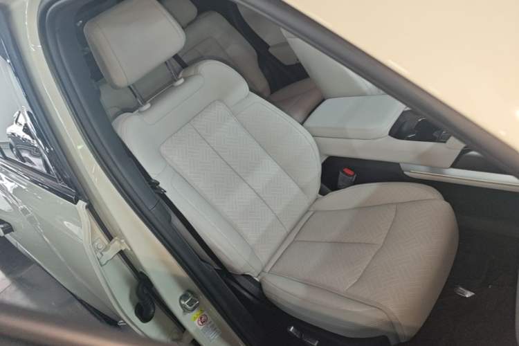 Used Formula Leopard Titanium 3 2025 501 km All-Wheel Drive Intelligent Driving Max Edition Right Front Seat
