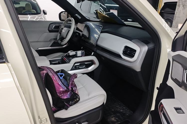 Used Formula Leopard Titanium 3 2025 501KM All-Wheel Drive Intelligent Driving Ultra Version Right Front Seat