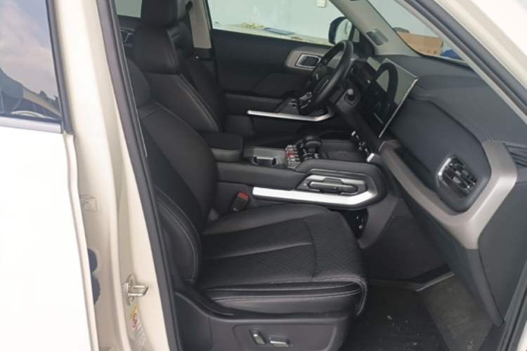 Used Formula Leopard Titanium 3 2025 501KM All-Wheel Drive Intelligent Driving Ultra Version Right Front Seat