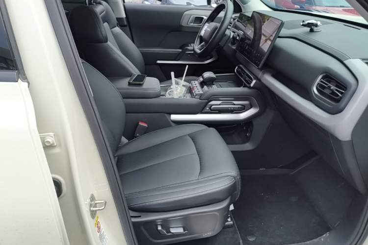 Used Formula Leopard Titanium 3 2025 501KM All-Wheel Drive Intelligent Driving Ultra Version Right Front Seat