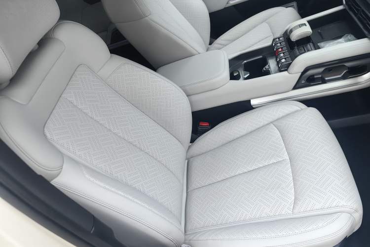Used Formula Leopard Titanium 3 2025 501 km Four-Wheel Drive Drone Edition Right Front Seat