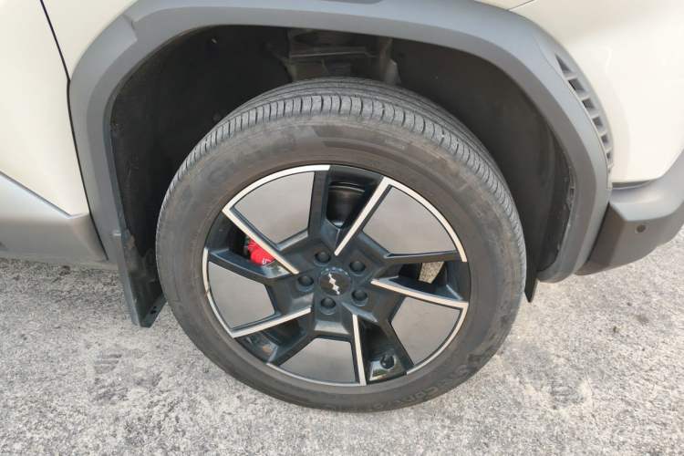 Used Formula Leopard Titanium 3 2025 501KM All-Wheel Drive Intelligent Driving Ultra Version Right Front Wheel Hub