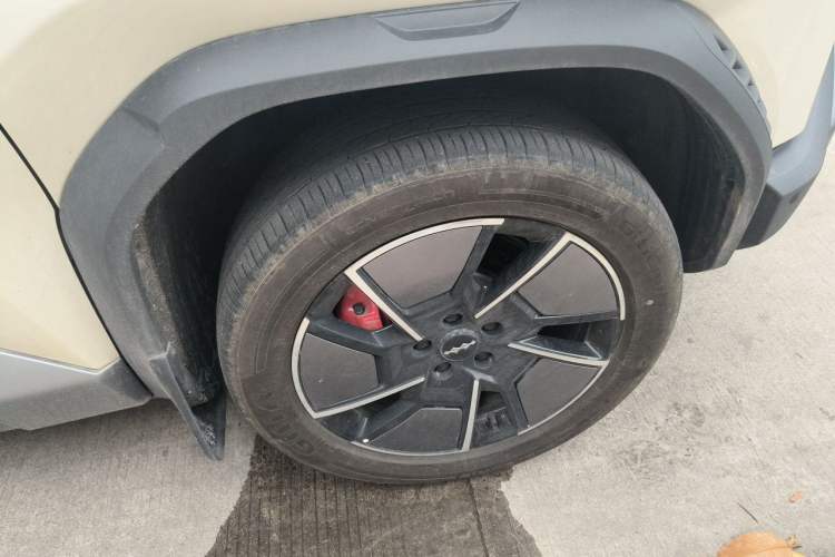 Used Formula Leopard Titanium 3 2025 501KM All-Wheel Drive Intelligent Driving Ultra Version Right Front Wheel Hub