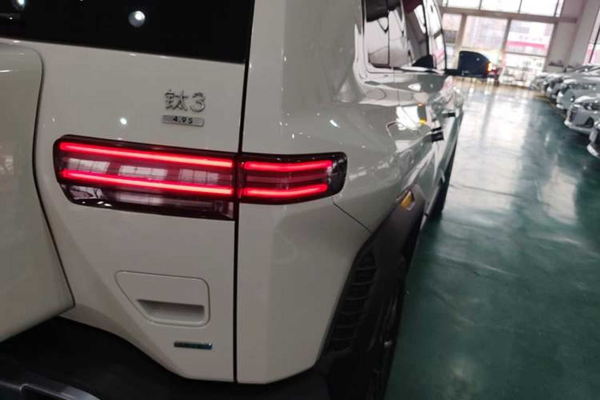 Used Formula Leopard Titanium 3 2025 501 km All-Wheel Drive Intelligent Driving Max Edition Right Rear Taillight