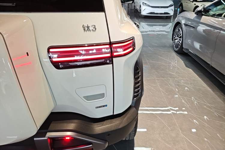 Used Formula Leopard Titanium 3 2025 Model 501KM Rear-Drive Ultra Version Right Rear Taillight