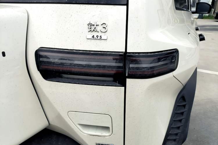 Used Formula Leopard Titanium 3 2025 501KM All-Wheel Drive Intelligent Driving Ultra Version Right Rear Taillight