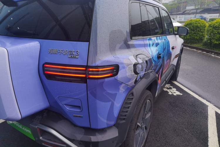 Used Formula Leopard Titanium 3 2025 501KM All-Wheel Drive Intelligent Driving Ultra Version Right Rear Taillight