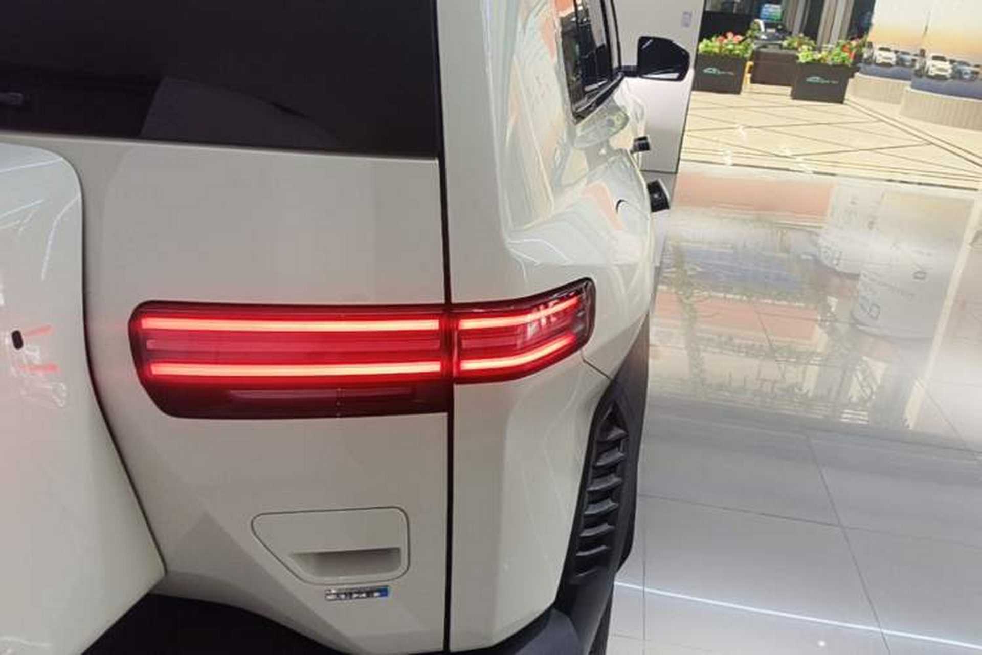 Used Formula Leopard Titanium 3 2025 501KM All-Wheel Drive Intelligent Driving Ultra Version Right Rear Taillight