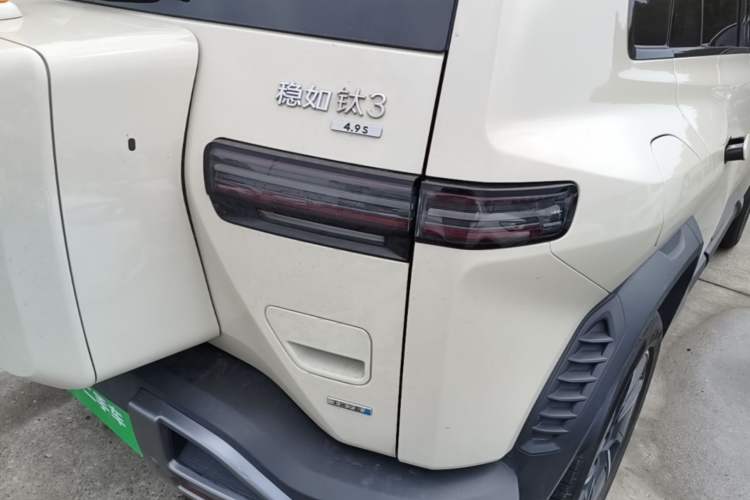 Used Formula Leopard Titanium 3 2025 501KM All-Wheel Drive Intelligent Driving Ultra Version Right Rear Taillight