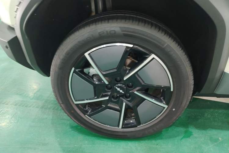 Used Formula Leopard Titanium 3 2025 501 km All-Wheel Drive Intelligent Driving Max Edition Right Rear Wheel Hub