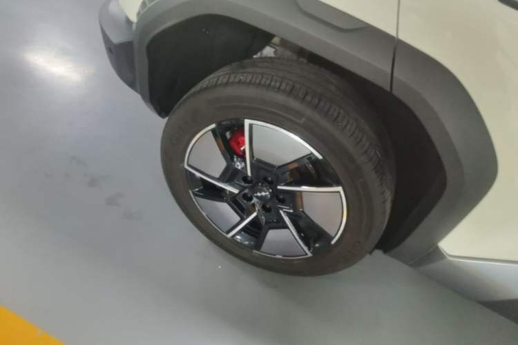 Used Formula Leopard Titanium 3 2025 501KM All-Wheel Drive Intelligent Driving Ultra Version Right Rear Wheel Hub