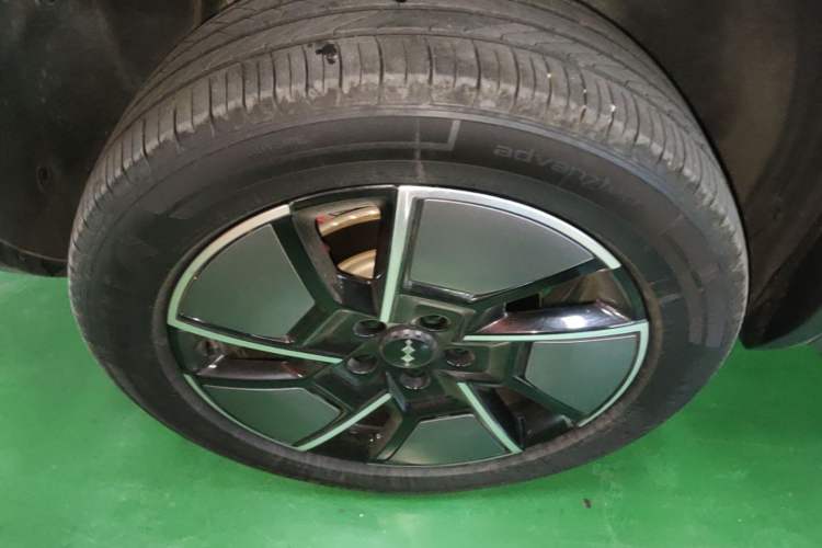 Used Formula Leopard Titanium 3 2025 501KM All-Wheel Drive Intelligent Driving Ultra Version Right Rear Wheel Hub