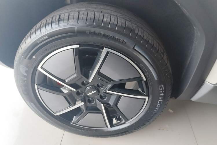 Used Formula Leopard Titanium 3 2025 501KM All-Wheel Drive Intelligent Driving Ultra Version Right Rear Wheel Hub