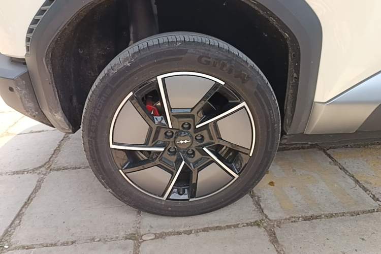 Used Formula Leopard Titanium 3 2025 501KM All-Wheel Drive Intelligent Driving Ultra Version Right Rear Wheel Hub