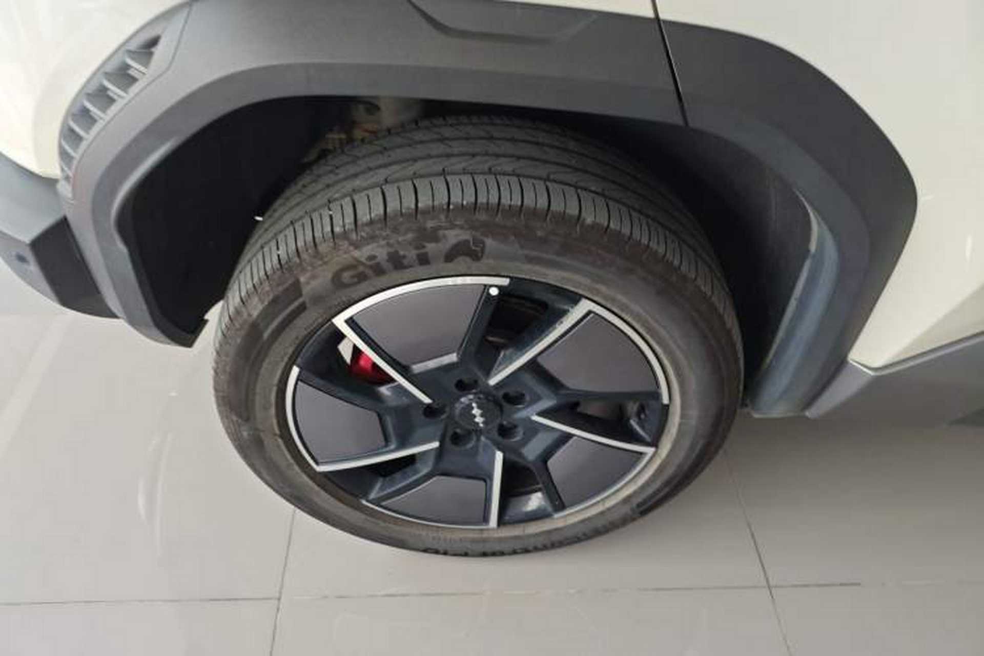Used Formula Leopard Titanium 3 2025 501KM All-Wheel Drive Intelligent Driving Ultra Version Right Rear Wheel Hub